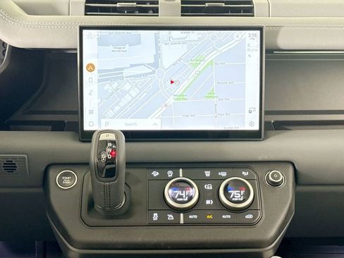 Used 2025 Land Rover Defender 110 X-Dynamic SE image 24