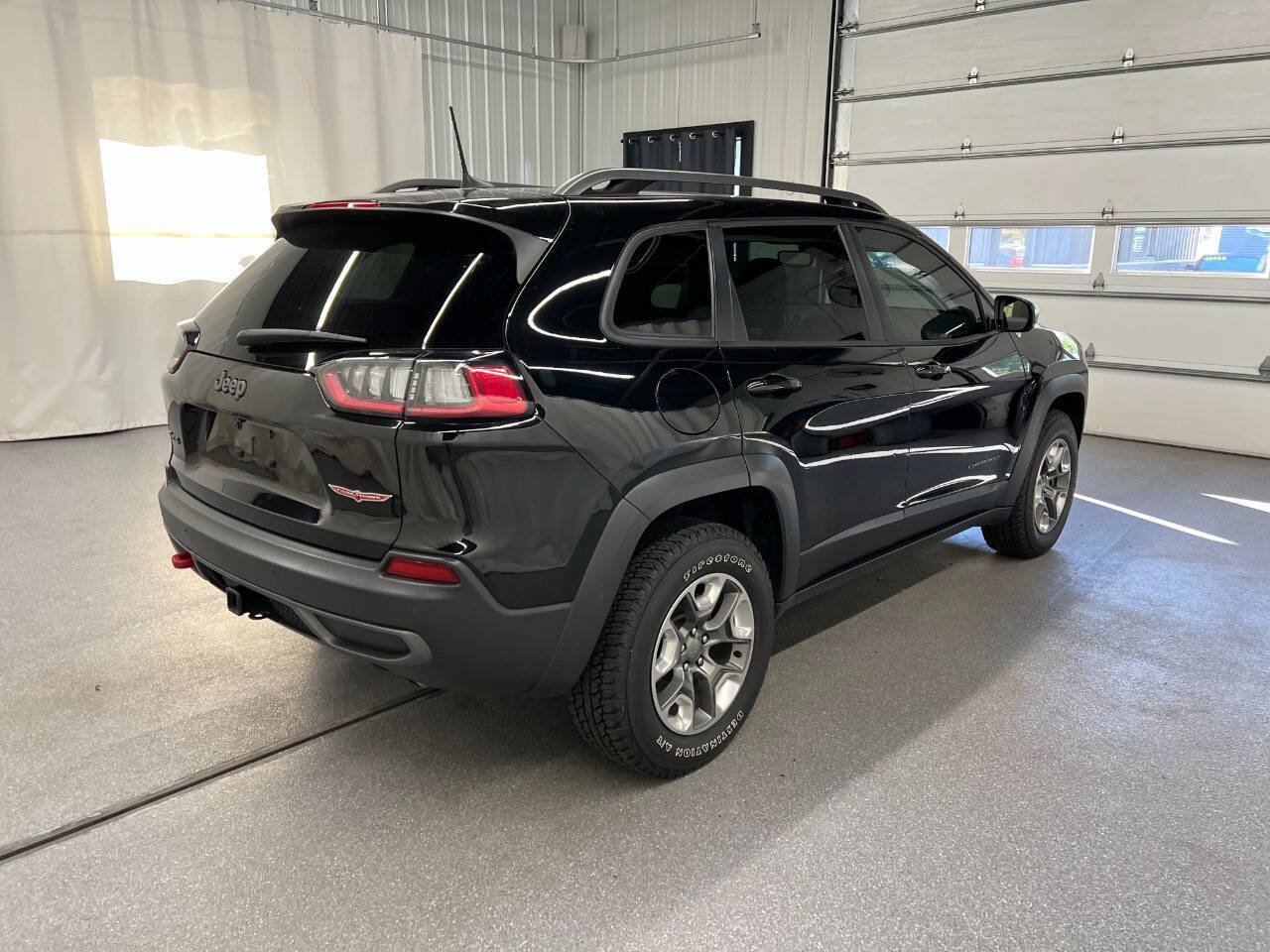 Used 2019 Jeep Cherokee Trailhawk w/ Comfort/Convenience Group AWD/4WD image 4