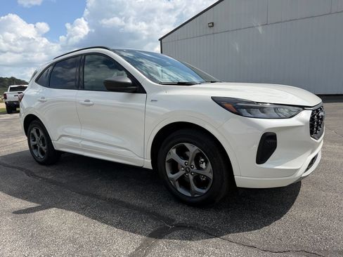 Used 2024 Ford Escape ST-Line w/ Tech Pack #1 AWD/4WD image 2