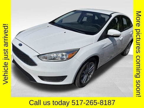 Used 2017 Ford Focus SE FWD image 2