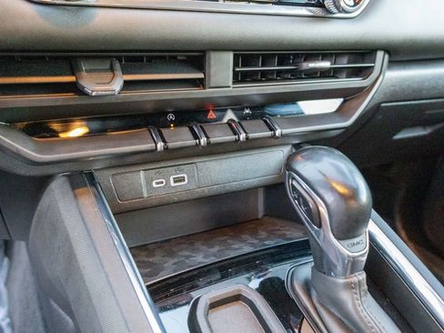 Used 2024 GMC Canyon Elevation image 29