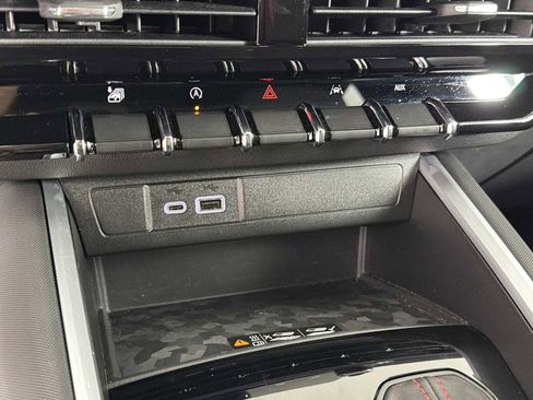 Used 2024 Chevrolet Colorado Z71 w/ Z71 Convenience Package 2 image 27