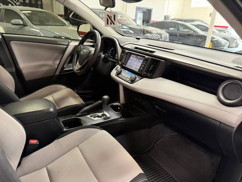 Used 2018 Toyota RAV4 XLE AWD/4WD image 26