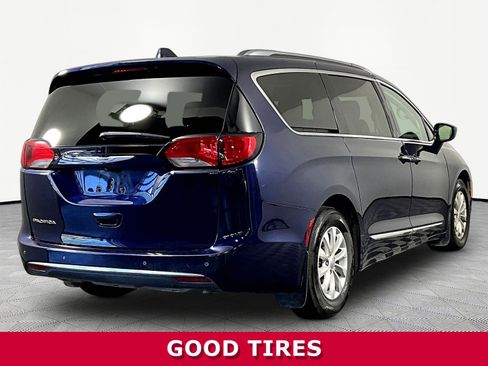 Used 2018 Chrysler Pacifica Touring-L FWD image 6