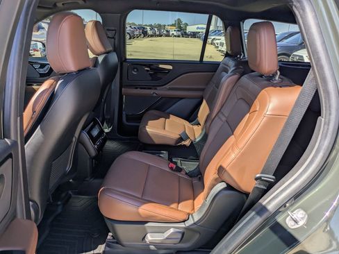 Used 2023 Lincoln Aviator Reserve image 10