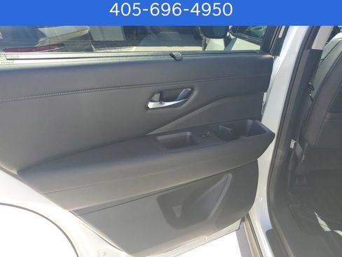 Used 2022 Nissan Pathfinder SL image 18