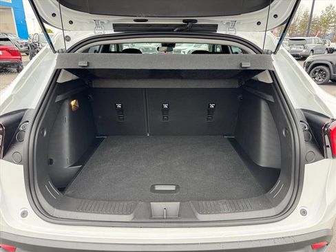 Used 2026 Chevrolet Trax LT image 10