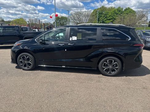 New 2026 Toyota Sienna Platinum AWD/4WD image 4