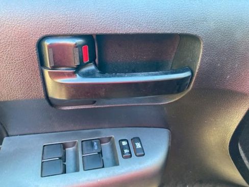 Used 2010 Toyota Tundra 4x4 CrewMax image 22