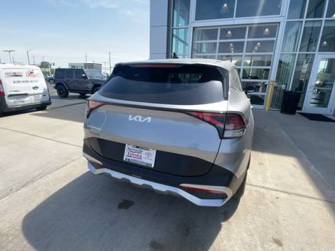 Used 2025 Kia Sportage LX FWD image 9