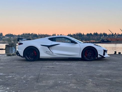 New 2025 Chevrolet Corvette Z06 w/ Z07 Performance Package RWD image 4