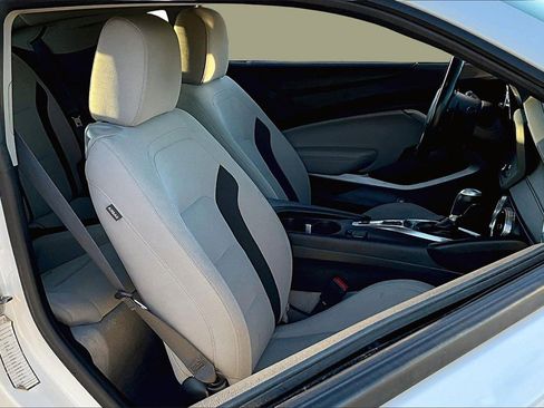 Used 2023 Chevrolet Camaro LT image 7