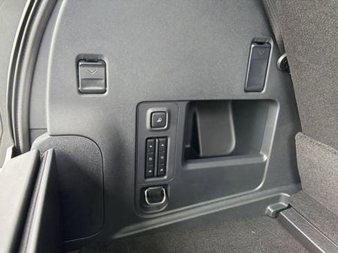 New 2025 Ford Expedition Active image 13