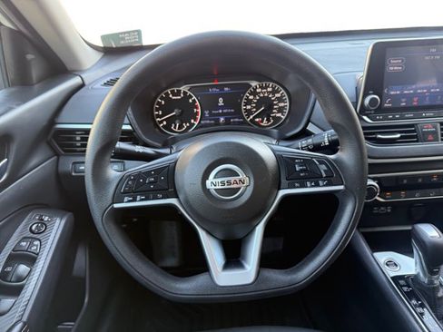 Used 2022 Nissan Altima 2.5 SV AWD/4WD image 14