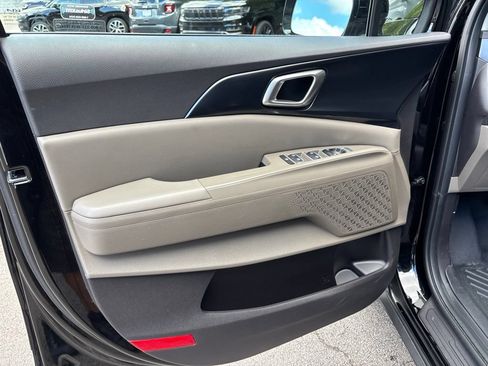 Used 2025 Kia Carnival FWD image 20