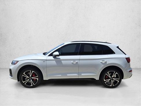 Certified 2025 Audi Q5 2.0T Premium Plus w/ Premium Plus Package AWD/4WD image 8