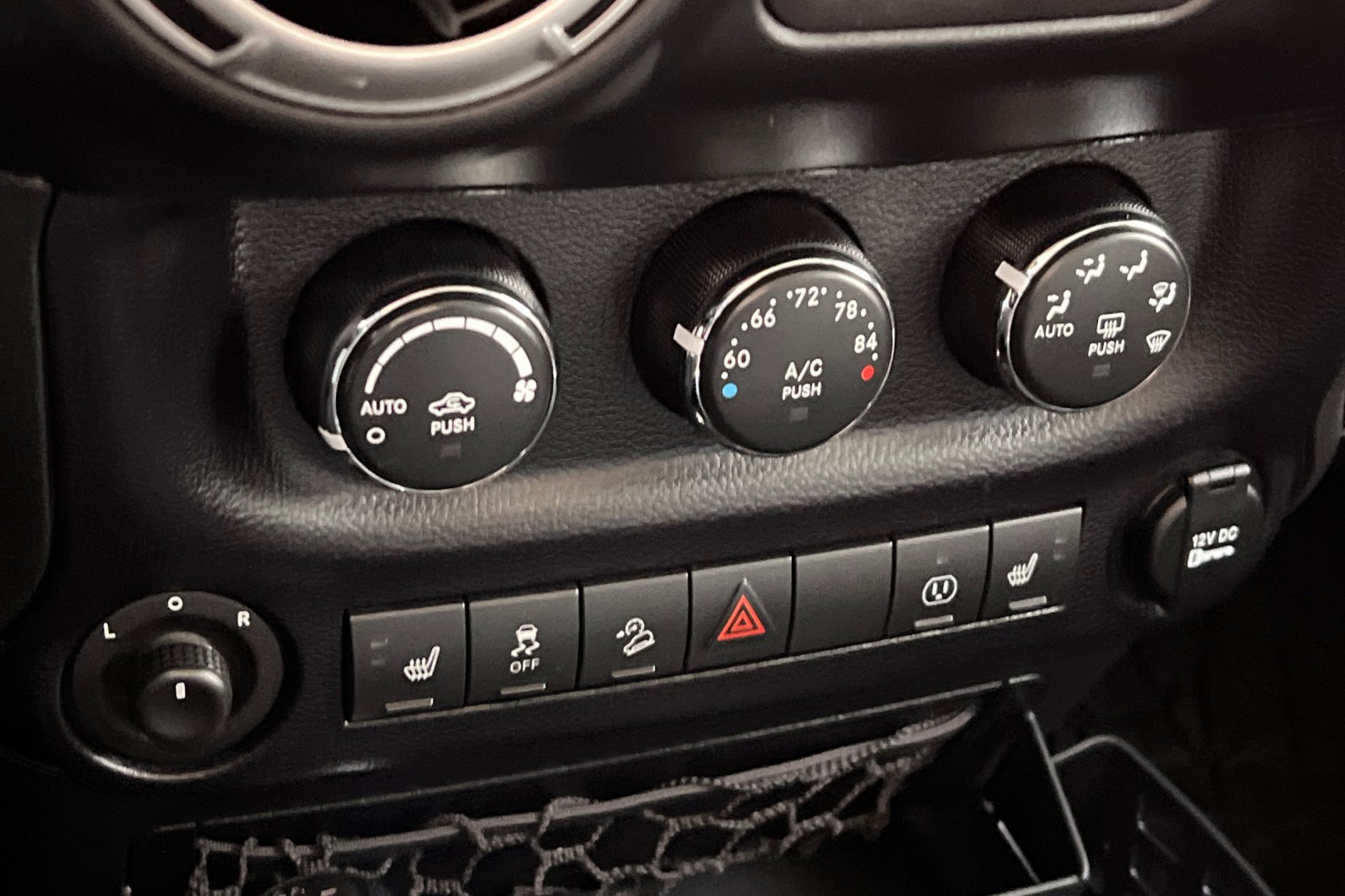 Used 2015 Jeep Wrangler Unlimited Rubicon AWD/4WD image 18