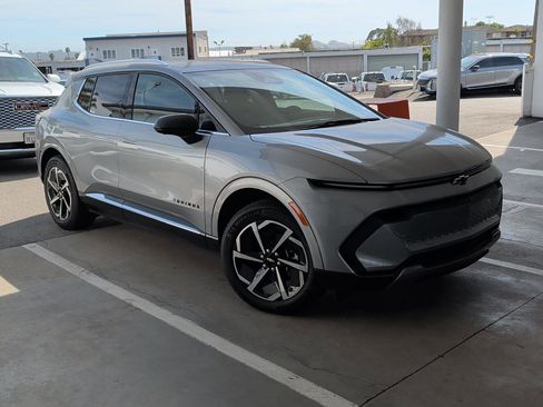 Used 2024 Chevrolet Equinox EV LT w/ LPO, Blackout Package image 5