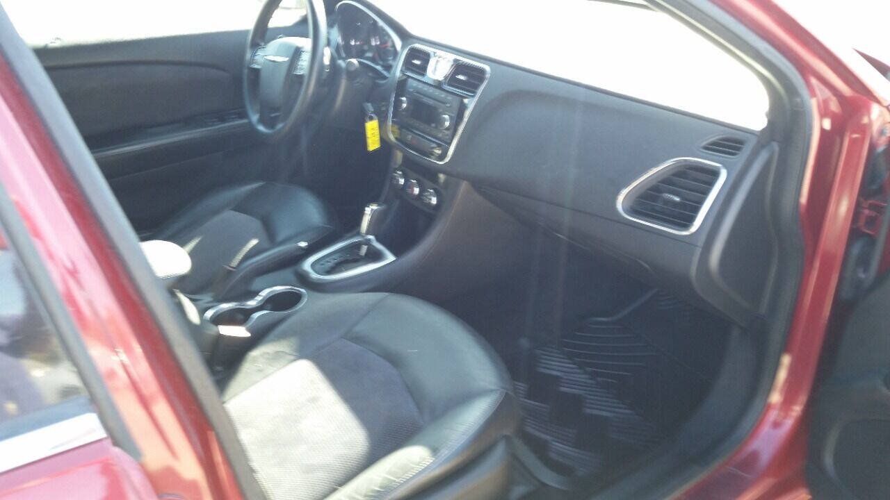Used 2014 Chrysler 200 LX FWD image 9