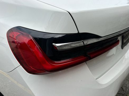 Used 2020 BMW 740i w/ M Sport Package image 9