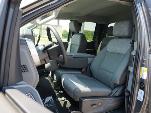 New 2026 Ford F250 XLT w/ FX4 Off-Road Package AWD/4WD image 14