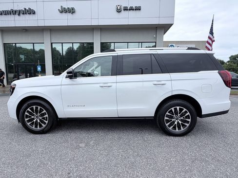 Used 2025 Ford Expedition Platinum AWD/4WD image 5