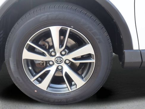 Certified 2018 Toyota RAV4 XLE FWD image 10