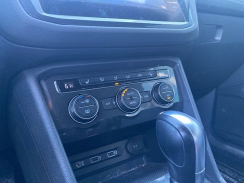Used 2018 Volkswagen Tiguan S image 9
