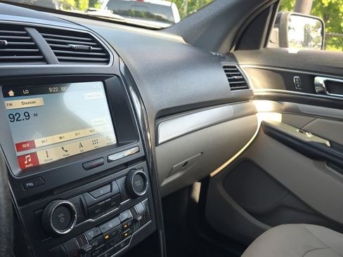 Used 2018 Ford Explorer XLT w/ Equipment Group 202A FWD image 29
