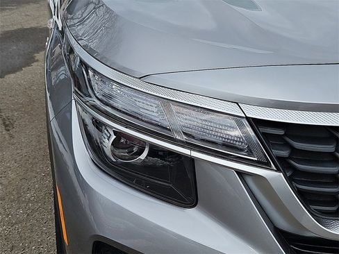 Certified 2022 Kia Seltos LX image 10