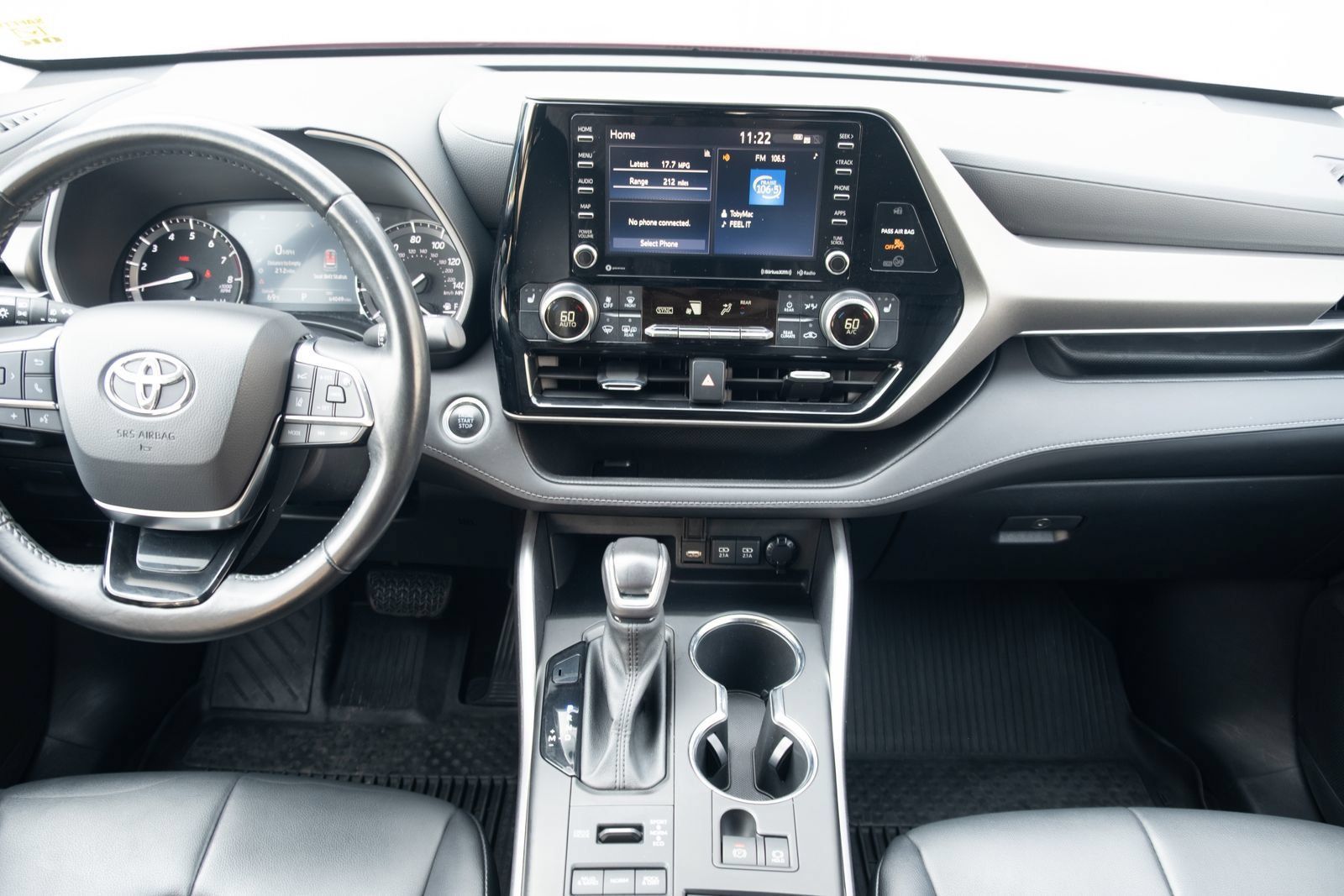 Used 2021 Toyota Highlander XLE AWD/4WD image 20