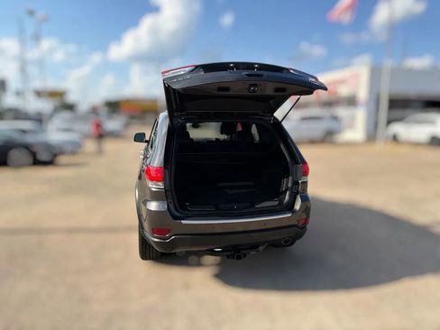 Used 2018 Jeep Grand Cherokee Limited AWD/4WD image 12