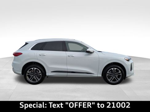 Certified 2025 Audi Q5 Premium Plus w/ Premium Plus image 2