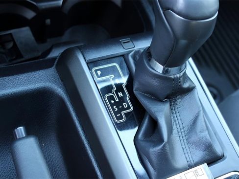 Certified 2018 Toyota Tacoma TRD Sport image 16