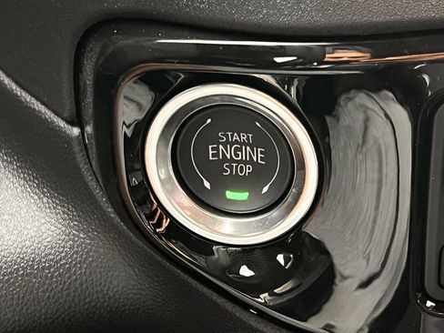 New 2026 GMC Sierra 1500 SLT image 17