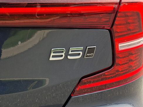 Used 2025 Volvo S60 B5 Core AWD/4WD image 32