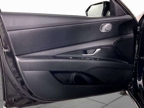 Used 2025 Hyundai Elantra Hybrid FWD image 21