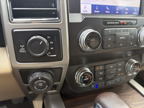 Used 2020 Ford F150 Lariat w/ Equipment Group 502A Luxury AWD/4WD image 27
