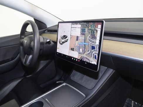 Used 2021 Tesla Model Y Long Range image 41