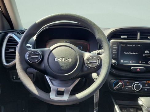 Used 2025 Kia Soul LX FWD image 21