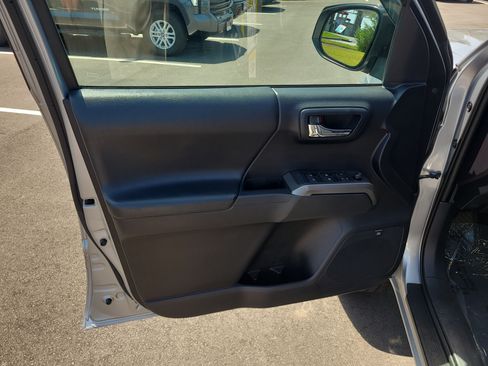 Used 2020 Toyota Tacoma Limited AWD/4WD image 14