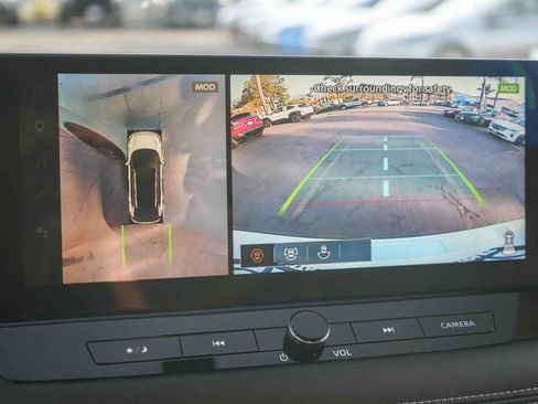 Used 2025 Nissan Rogue SL FWD image 22