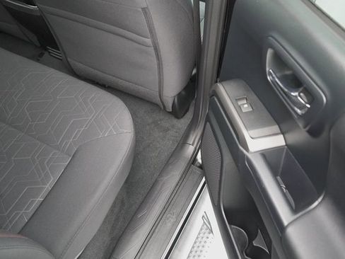 Certified 2016 Toyota Tacoma TRD Off-Road image 17