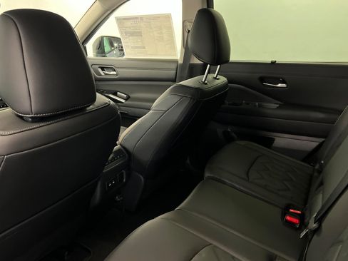 New 2026 Nissan Pathfinder Platinum image 19