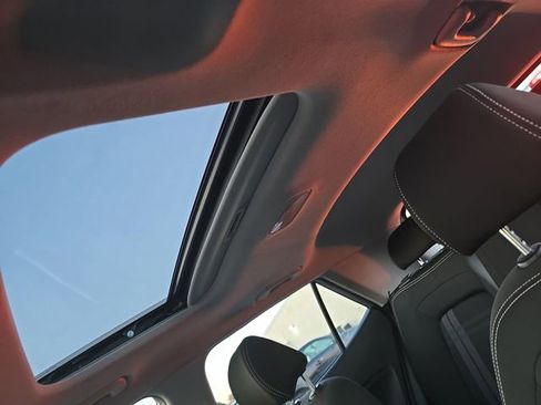 Used 2024 Hyundai Venue SEL image 27