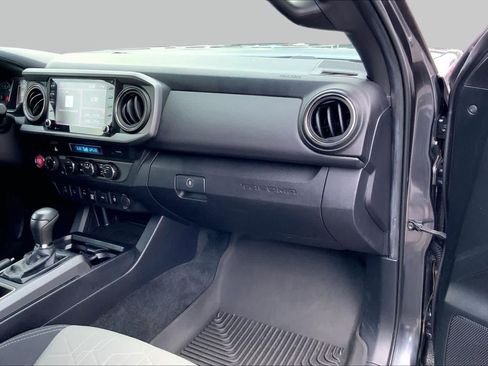 Used 2021 Toyota Tacoma TRD Off-Road w/ Technology Package AWD/4WD image 18