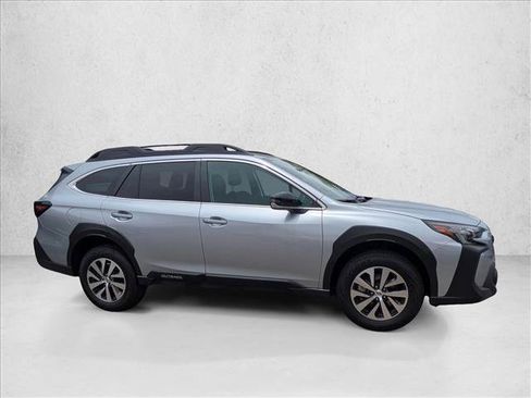 Used 2025 Subaru Outback Premium AWD/4WD image 4