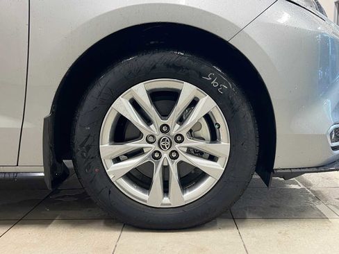 Used 2025 Toyota Sienna Limited image 7