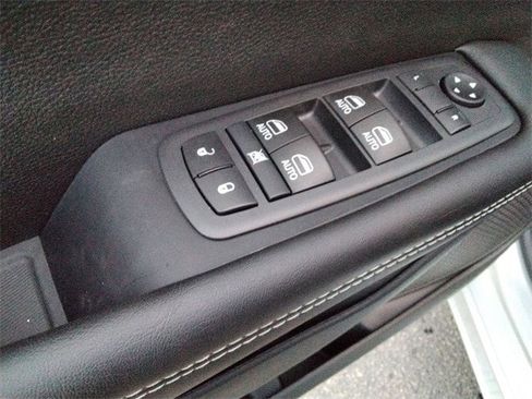 New 2026 Chrysler Pacifica Select image 32