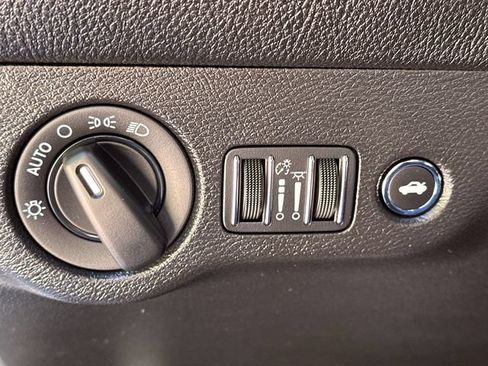 Used 2023 Dodge Challenger SXT RWD image 18